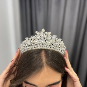 تاج عروس نقره‌ای برگ‌اشکی