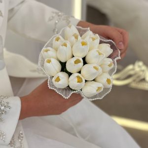 Alternative view of دسته گل لاله هایپررئال