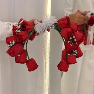 دسته گل رز قرمز هلالی