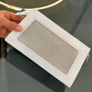کیف نگینی دارای ایراد جزیی